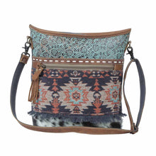 Load image into Gallery viewer, AUBERON SHOULDER BAG
